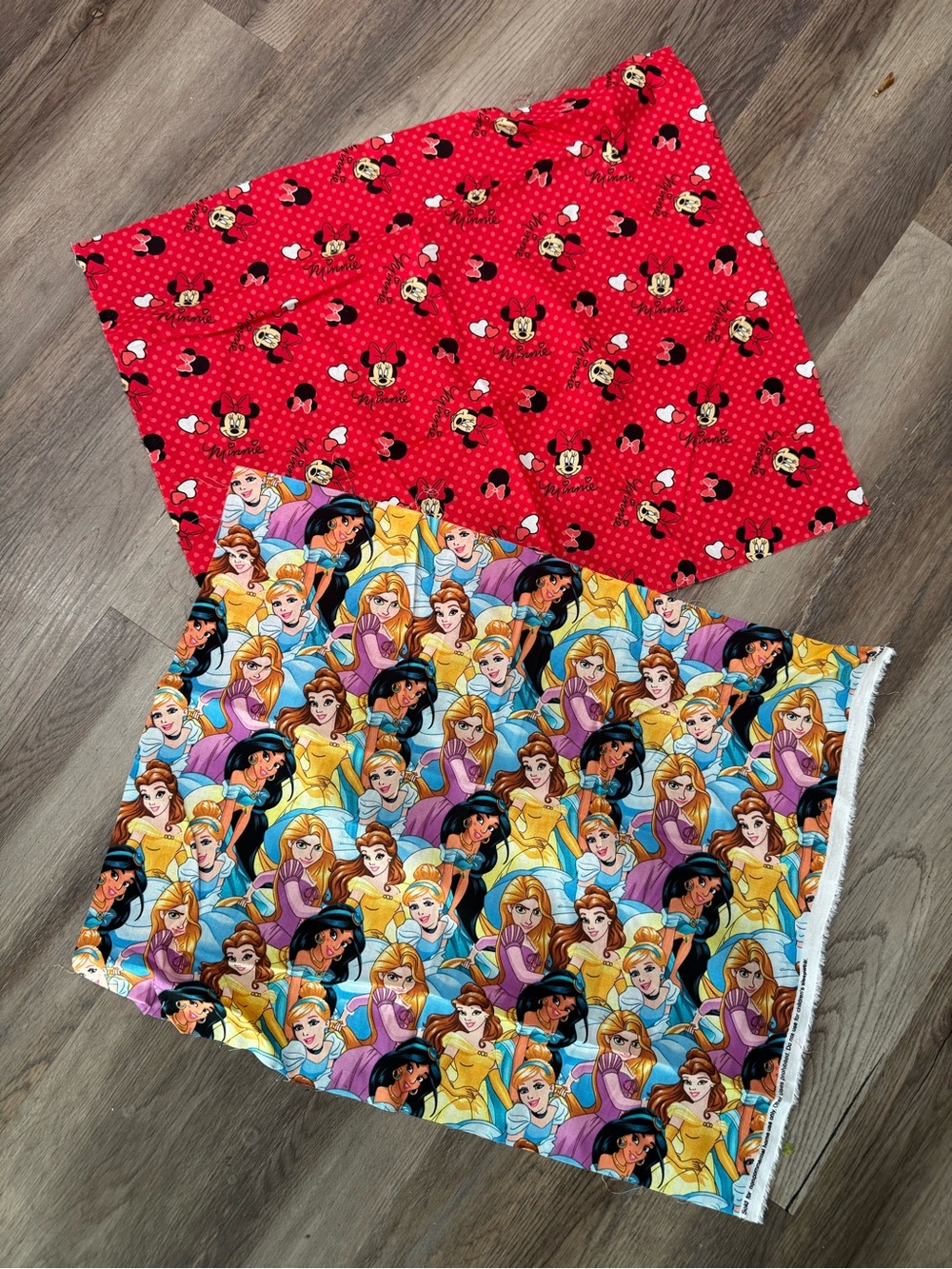 2 Disney girls princess minnie mouse fat quarters cotton fabric
